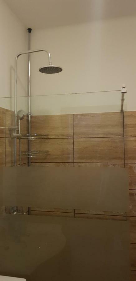 Lotti Apartman Kiskunhalas Buitenkant foto